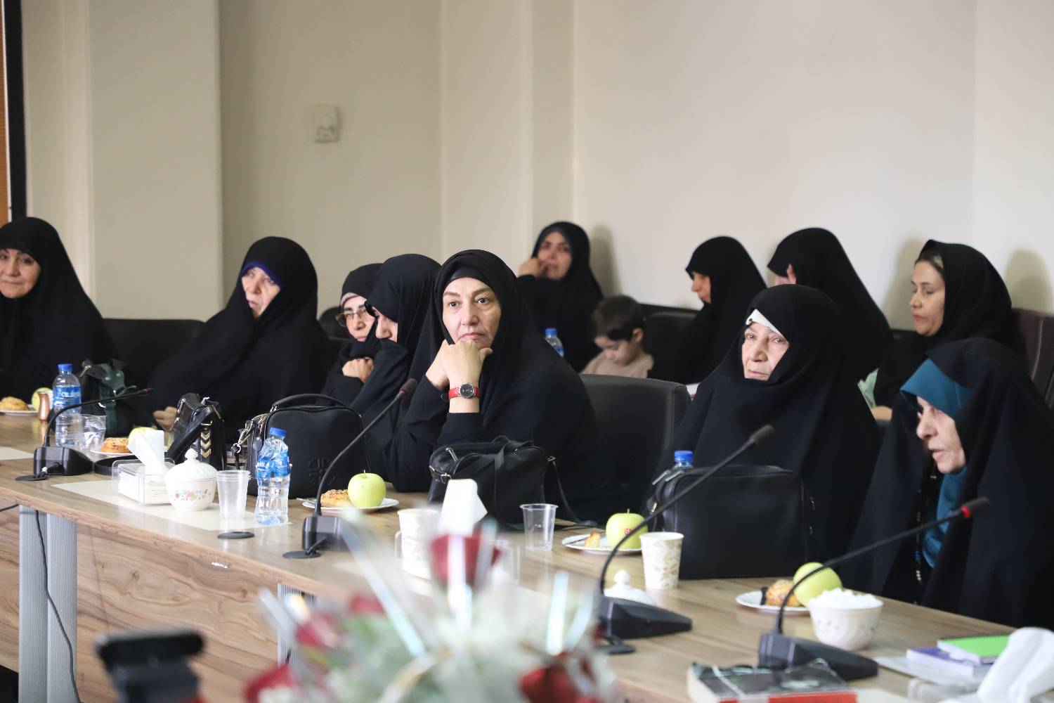 «مادران زینبی» در کتابخانههای عمومی همدان، یاد شهدا را زنده کردند