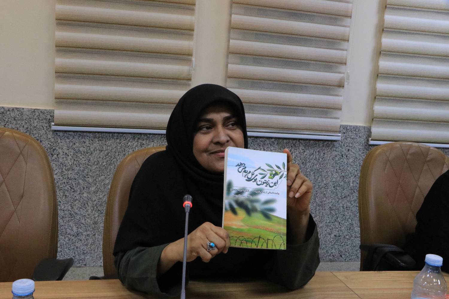 نشست تخصصی معرفی کتاب‌های دفاع مقدس در هرمزگان برگزار شد