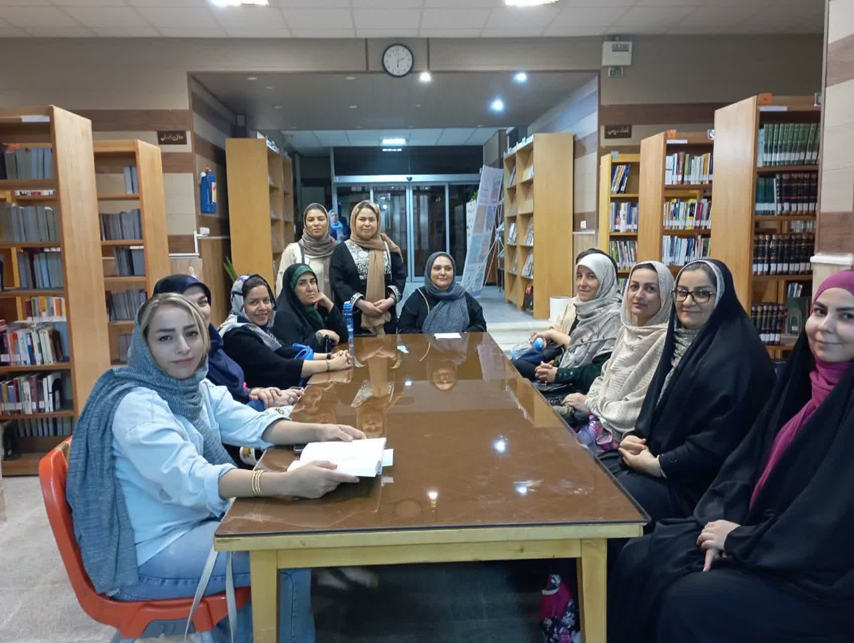 گرامیداشت هفته دفاع مقدس در کتابخانههای عمومی استان مرکزی