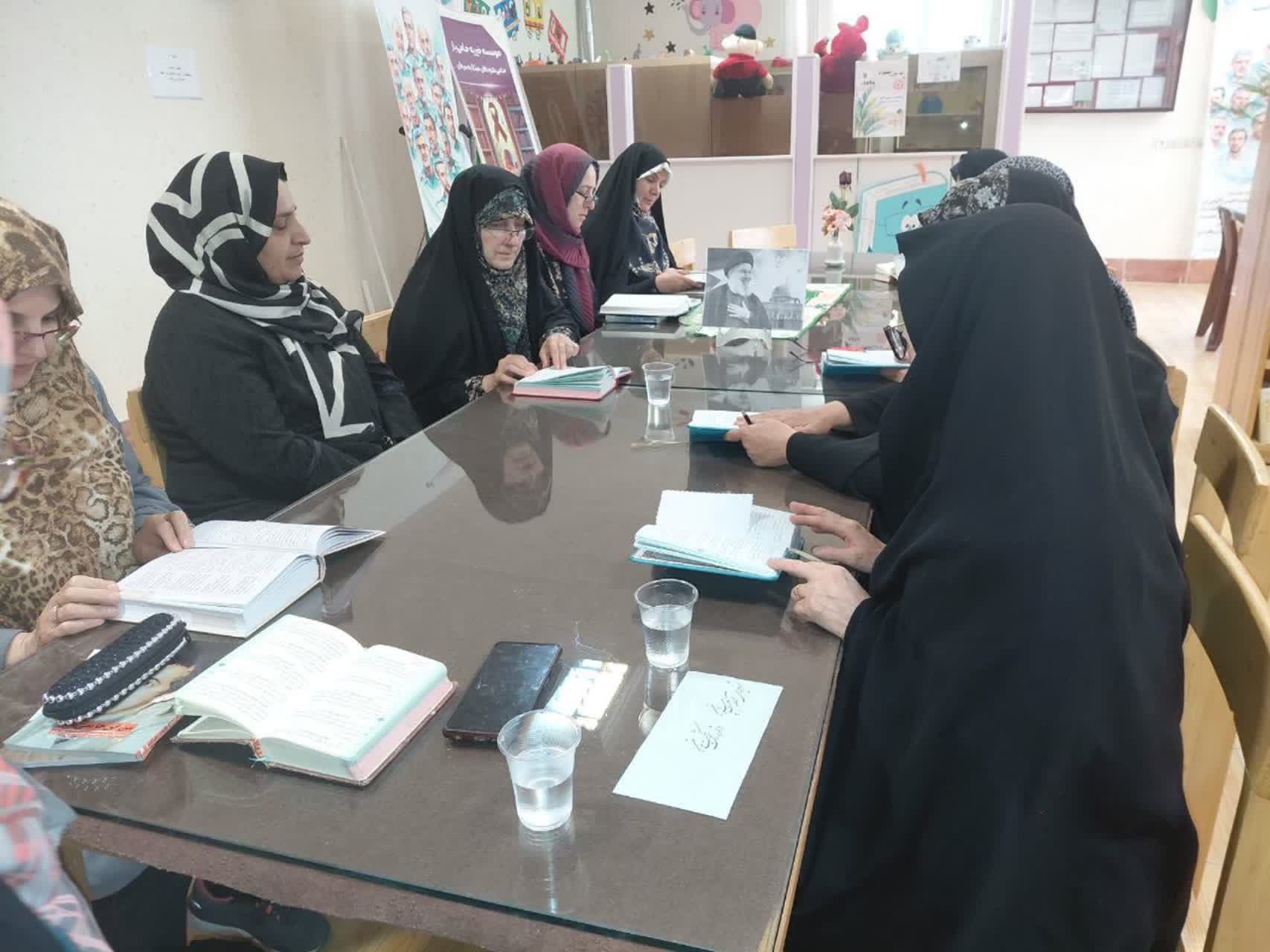 کتابداران استان مرکزی روایتگر ایثار و حماسه شدند