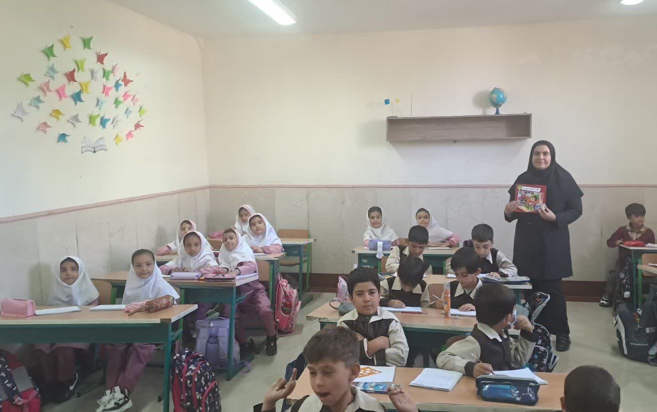 کتابداران استان مرکزی روایتگر ایثار و حماسه شدند