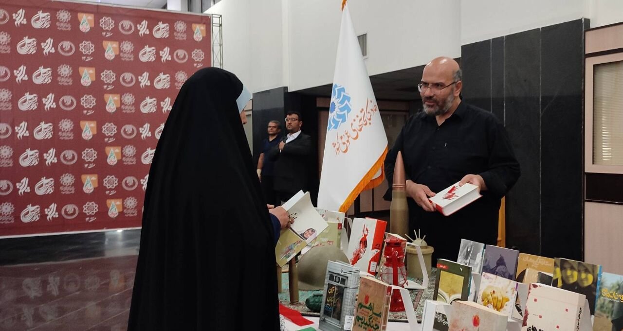 نمایشگاه موضوعی کتاب در حاشیه رویداد «بانوی مبارز» برپا شد
