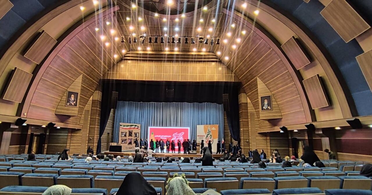 نمایشگاه موضوعی کتاب در حاشیه رویداد «بانوی مبارز» برپا شد