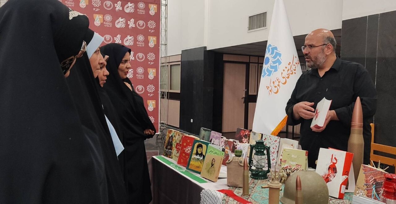 نمایشگاه موضوعی کتاب در حاشیه رویداد «بانوی مبارز» برپا شد