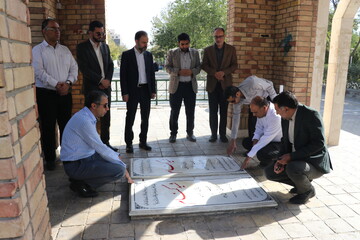 برگزاری آئین گل افشانی و غبارروبی مزار شهدای گمنام با حضور سرپرست اداره‌کل کتابخانه‌های عمومی خراسان رضوی