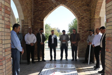 برگزاری آئین گل افشانی و غبارروبی مزار شهدای گمنام با حضور سرپرست اداره‌کل کتابخانه‌های عمومی خراسان رضوی