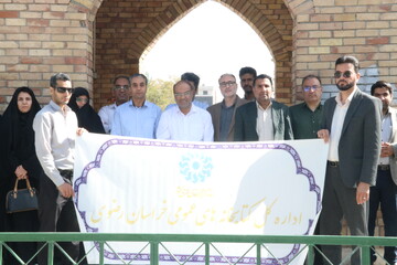 برگزاری آئین گل افشانی و غبارروبی مزار شهدای گمنام با حضور سرپرست اداره‌کل کتابخانه‌های عمومی خراسان رضوی