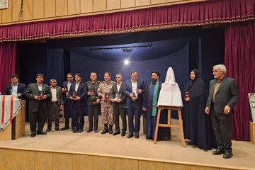 رونمایی از کتاب ایثار