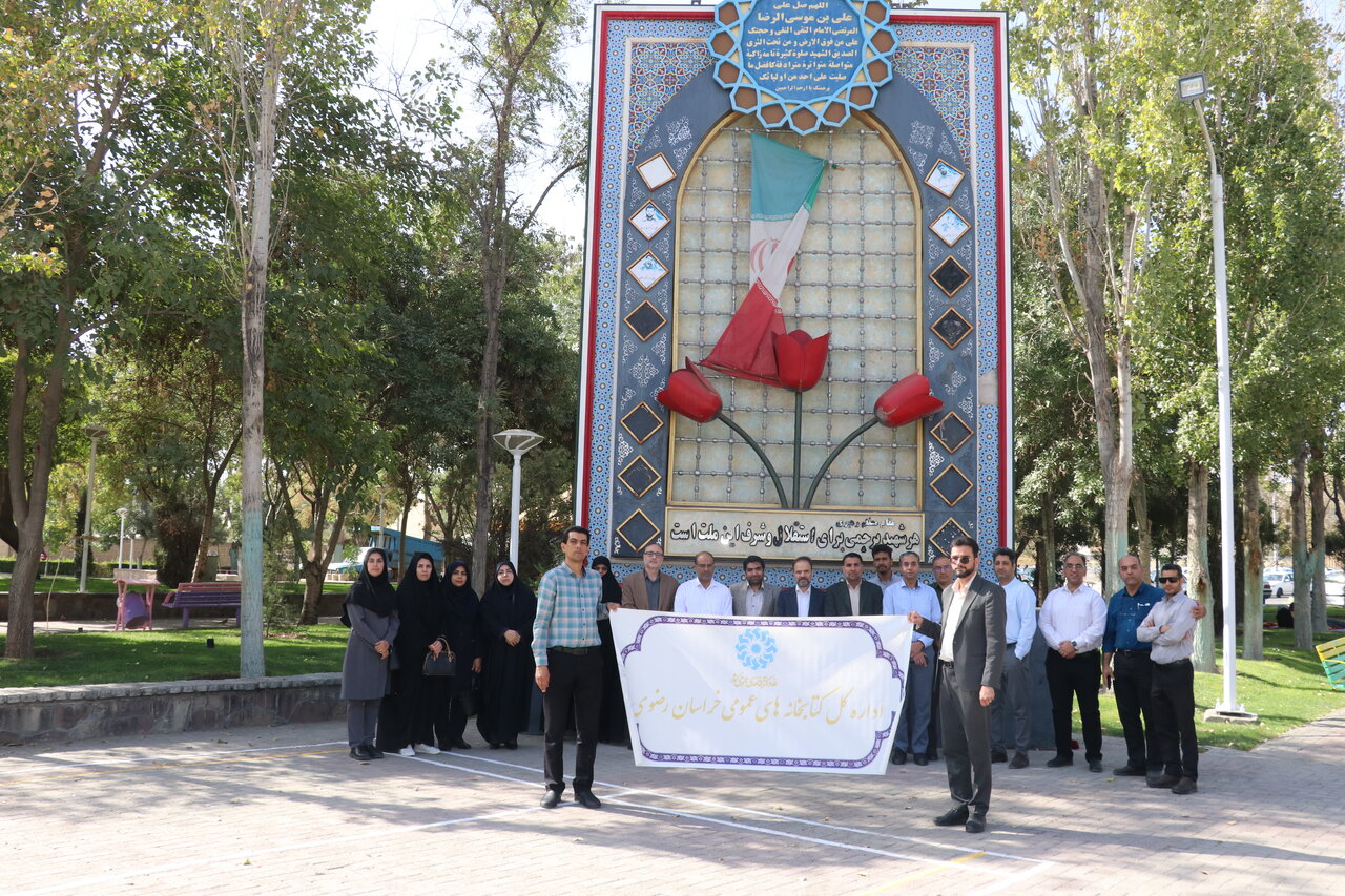 برگزاری آئین گل‌افشانی و غبارروبی مزار شهدای گمنام همزمان با هفته دفاع مقدس