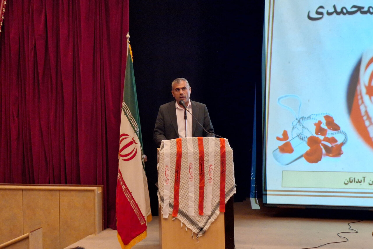 آیین رونمایی از کتاب «انوار ایثار» در آبدانان برگزار شد