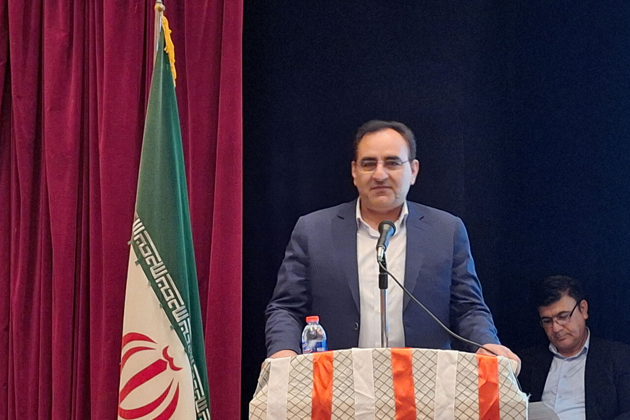 آیین رونمایی از کتاب «انوار ایثار» در آبدانان برگزار شد