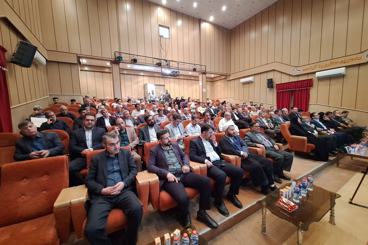 آیین رونمایی از کتاب «انوار ایثار» در آبدانان برگزار شد