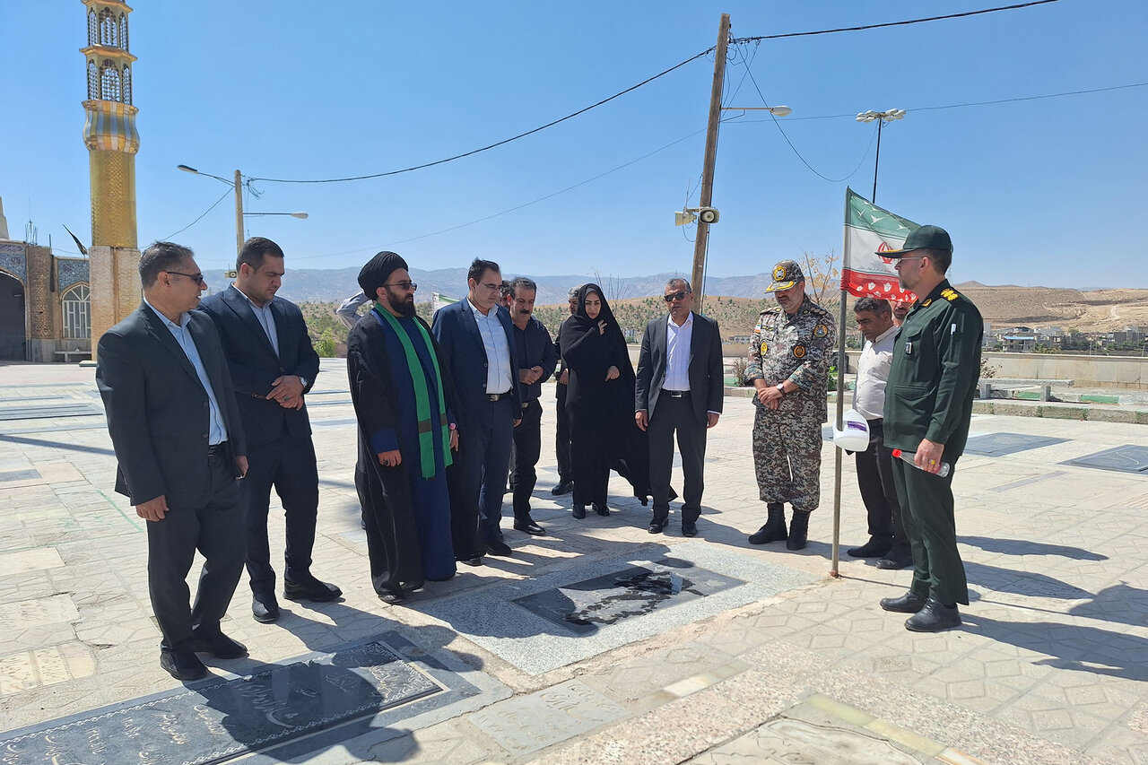 گرامیداشت هفته دفاع مقدس با حضور در مزار شهدای آبدانان