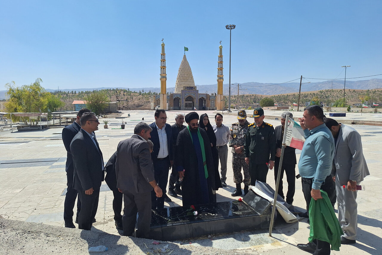 گرامیداشت هفته دفاع مقدس با حضور در مزار شهدای آبدانان