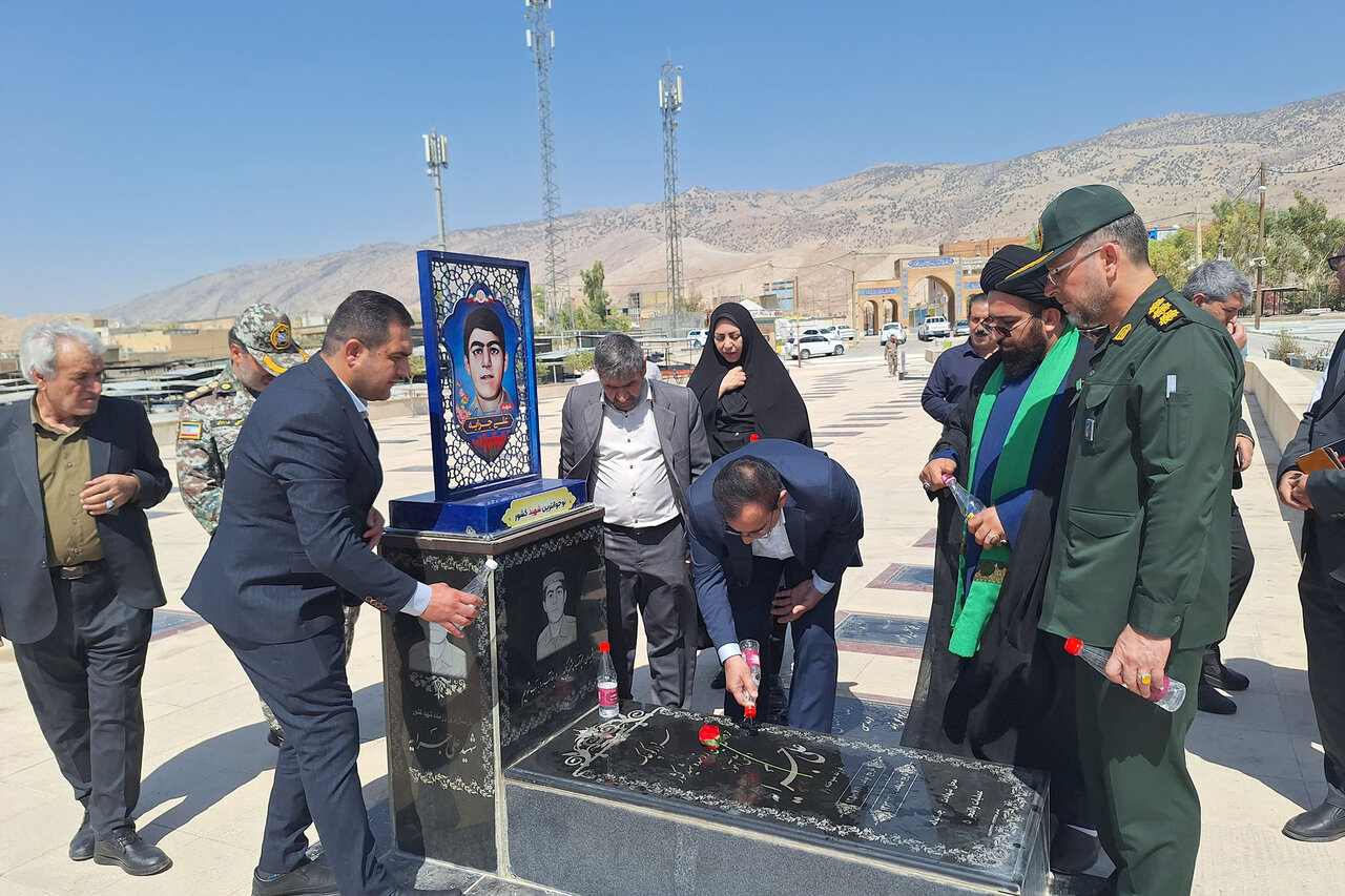 گرامیداشت هفته دفاع مقدس با حضور در مزار شهدای آبدانان