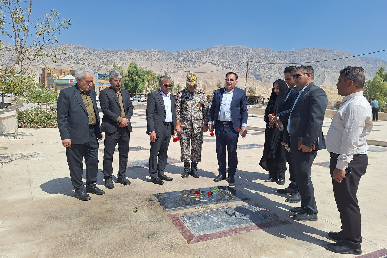 گرامیداشت هفته دفاع مقدس با حضور در مزار شهدای آبدانان