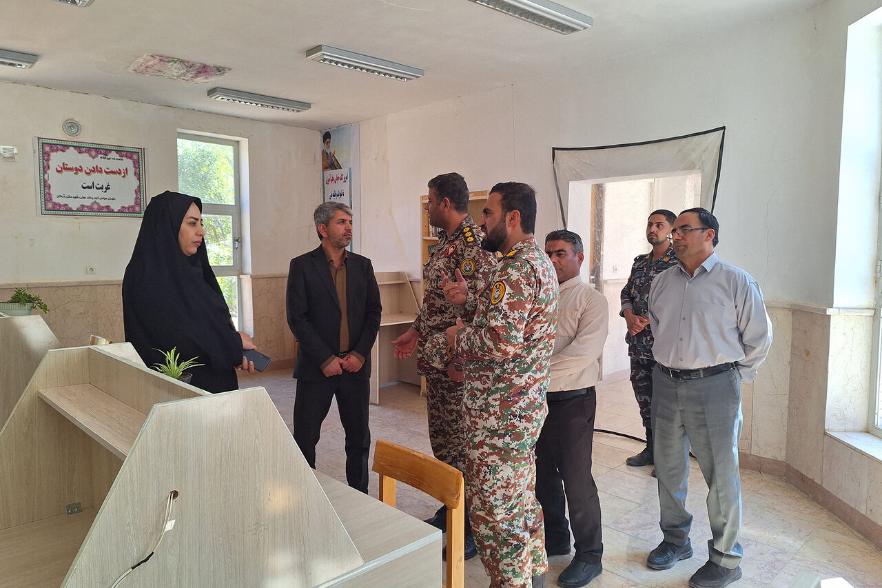 بازدید مدیرکل کتابخانه‌های عمومی استان ایلام از کتابخانه حضرت ولی عصر (ع)