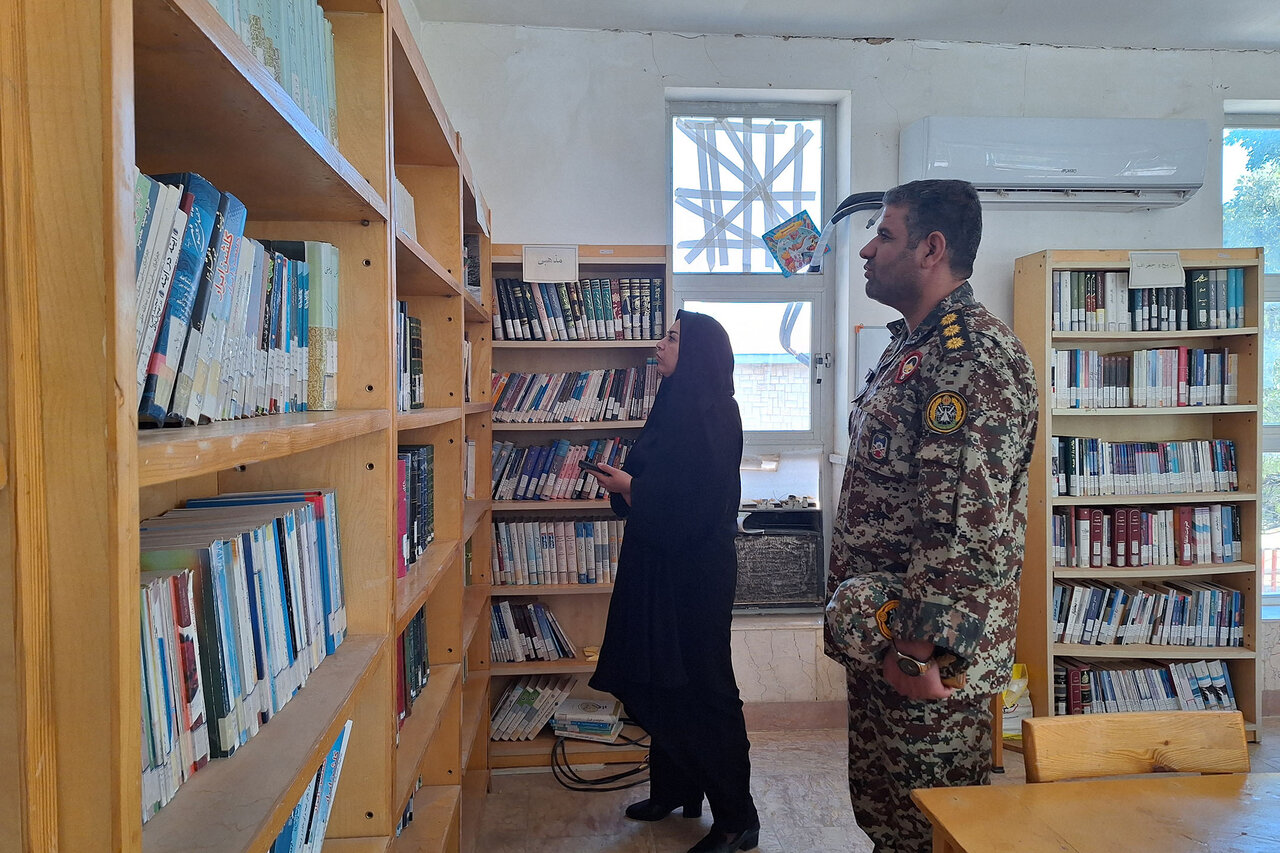 بازدید مدیرکل کتابخانه‌های عمومی استان ایلام از کتابخانه حضرت ولی عصر (ع)