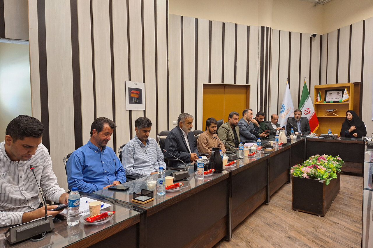 آیین نقد و رونمایی کتاب «بچههای مدرسه شریعتی» در ایلام برگزار شد