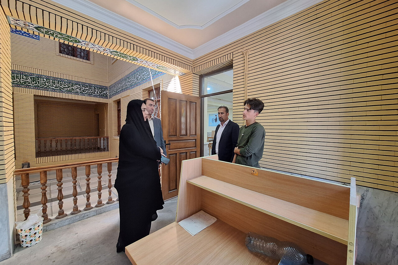 بازدید مدیرکل کتابخانه‌های عمومی استان ایلام از کتابخانه آیت‌الله حیدری ایلامی