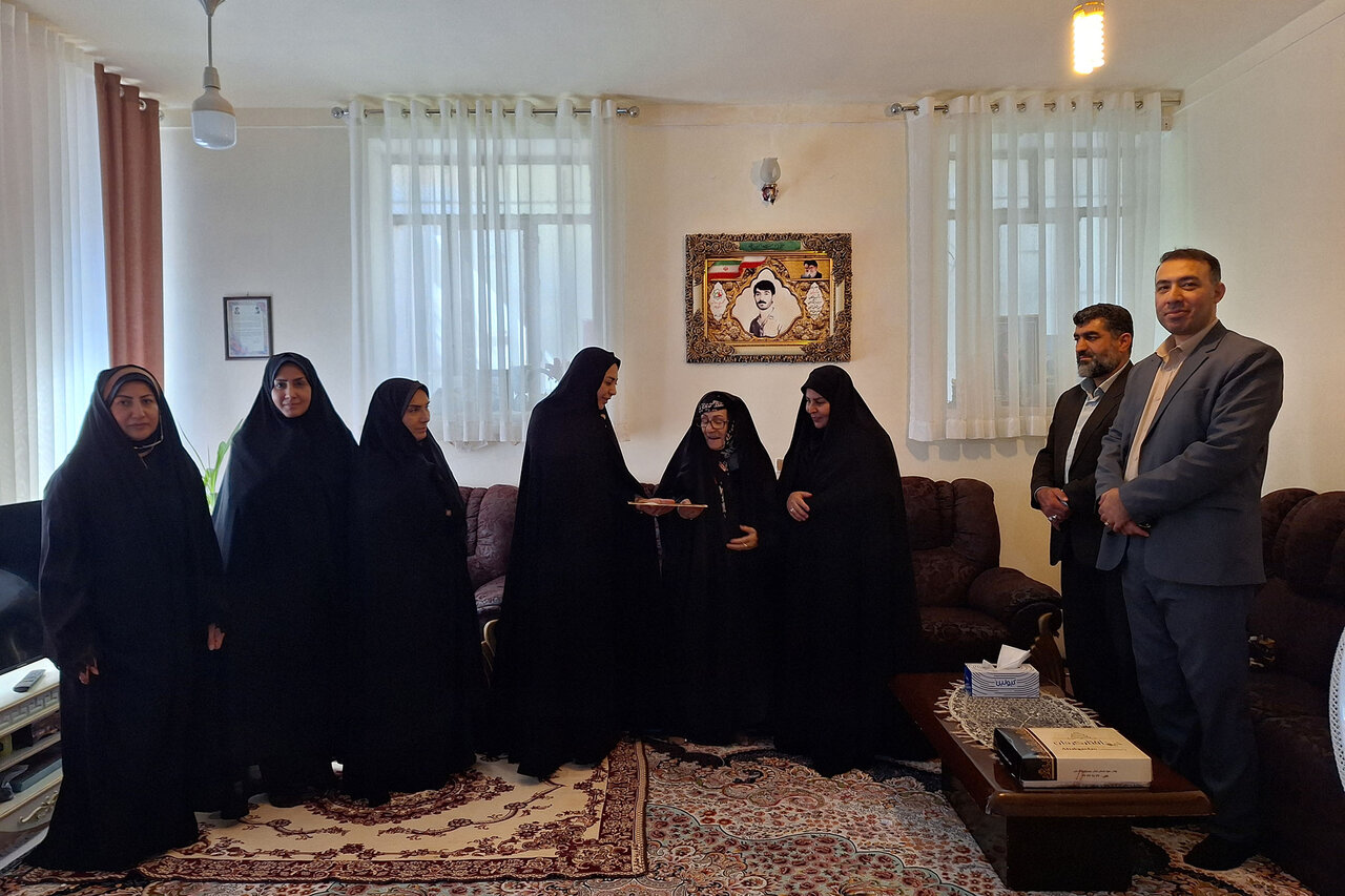 از مادر شهید نورمحمد بابایی تجلیل شد