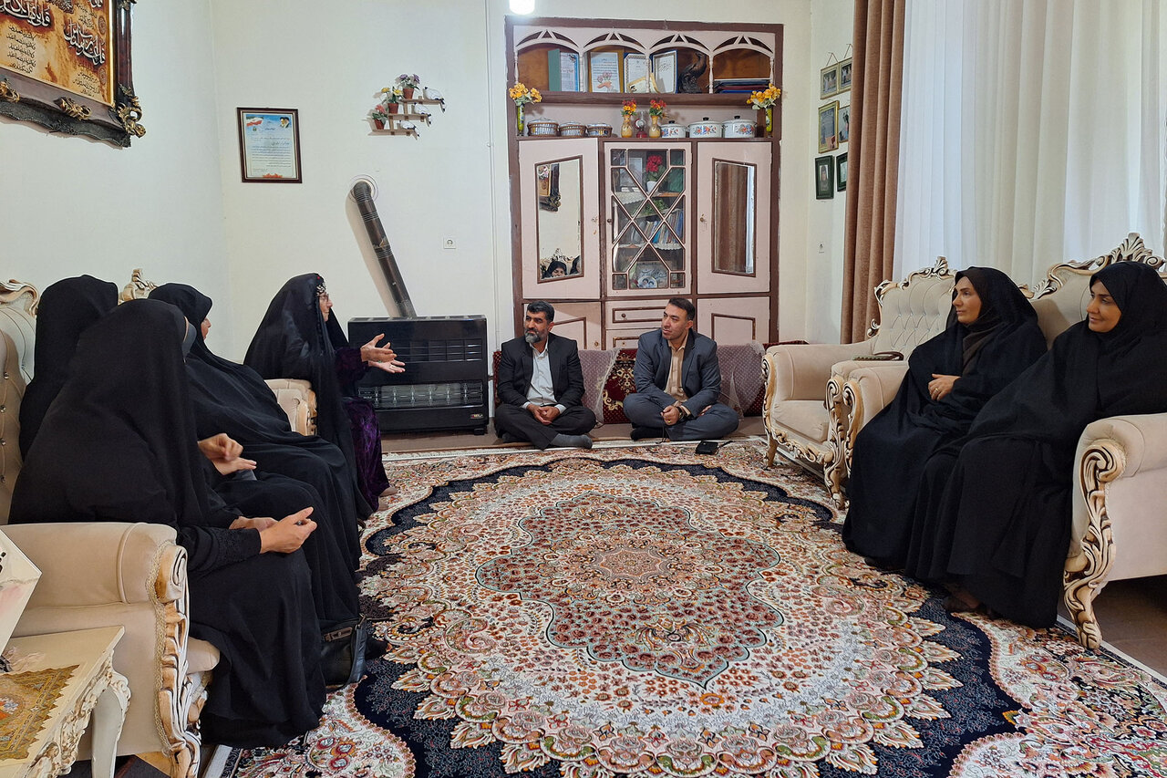 از مادر شهید نورمحمد بابایی تجلیل شد