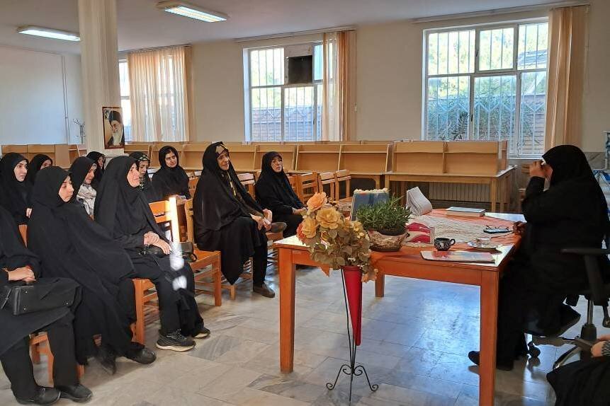 از مادر شهید محمدجواد ناصری تجلیل شد