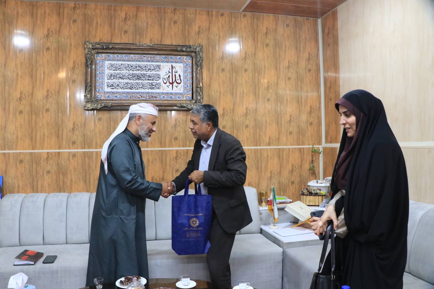 کتابخانه‌ها می‌توانند به محل تحقیق، مطالعه و پرورش دانش تبدیل شوند