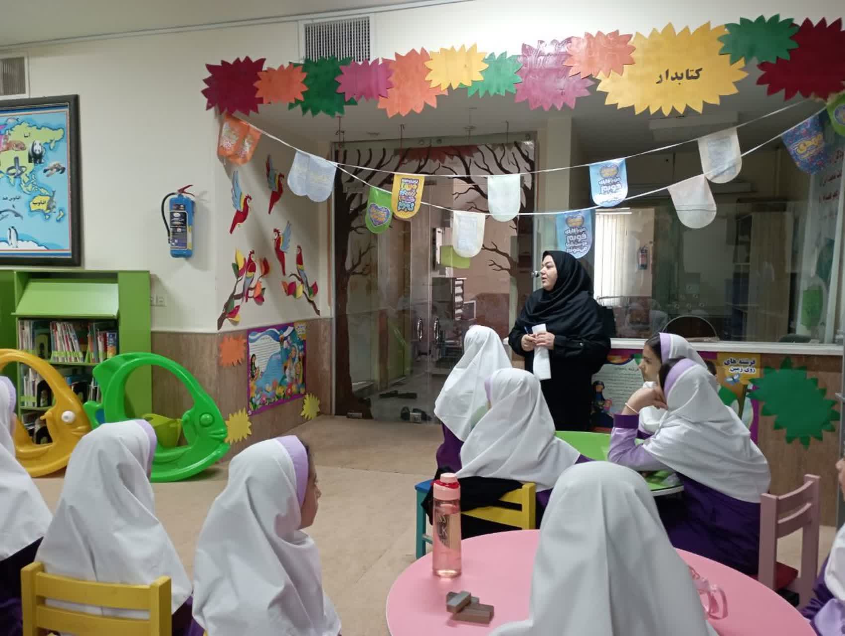 کتابداران استان مرکزی روایتگر ایثار و حماسه شدند