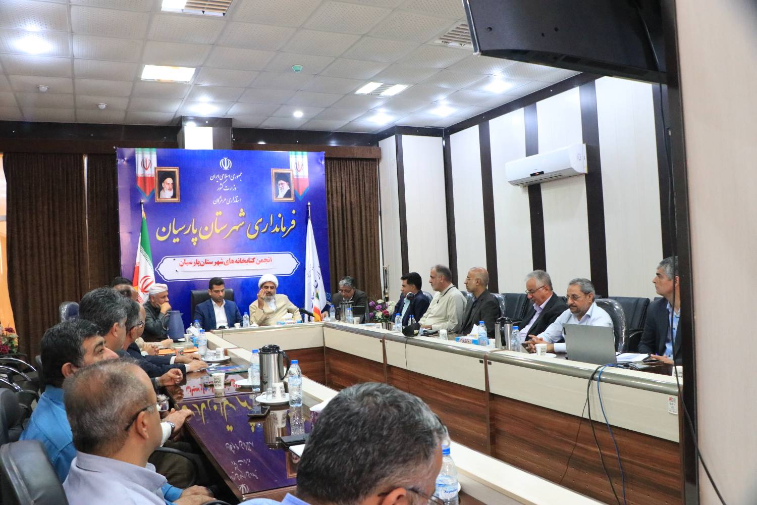 تکریم نویسندگان و اهالی کتاب، انگیزه مطالعه و تولید آثار فرهنگی را در بین جوانان افزایش می‌دهد