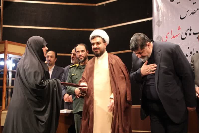 دیدار با خانواده شهدا تا نشست‌های تخصصی نقد و بررسی کتاب در هفته دفاع مقدس