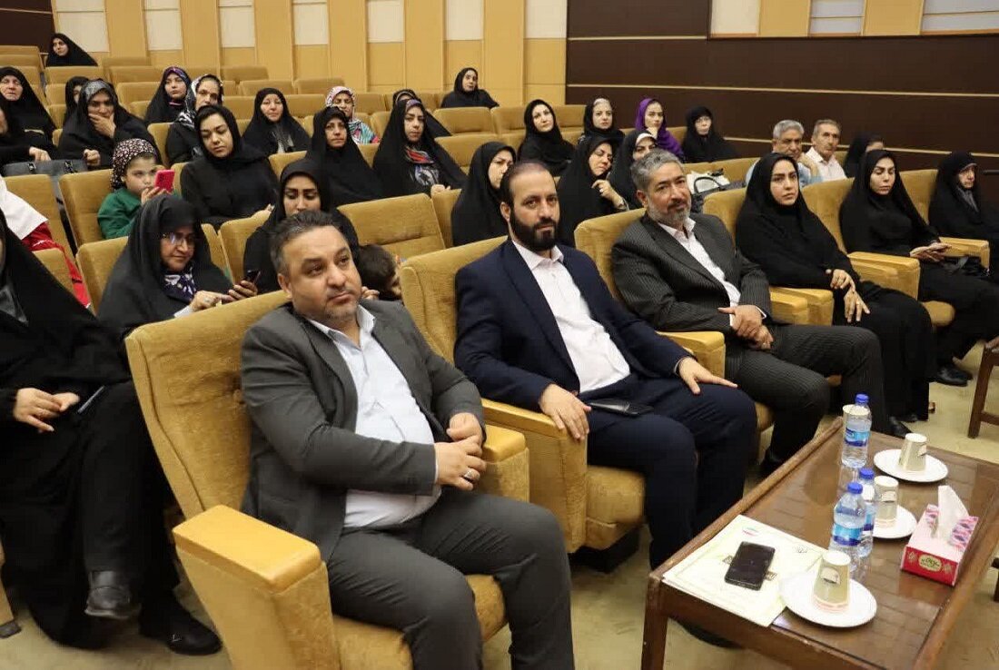 دیدار با خانواده شهدا تا نشست‌های تخصصی نقد و بررسی کتاب در هفته دفاع مقدس