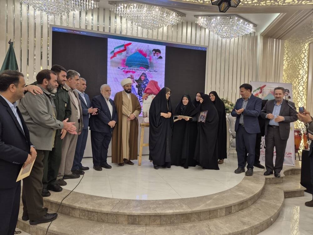 دیدار با خانواده شهدا تا نشست‌های تخصصی نقد و بررسی کتاب در هفته دفاع مقدس