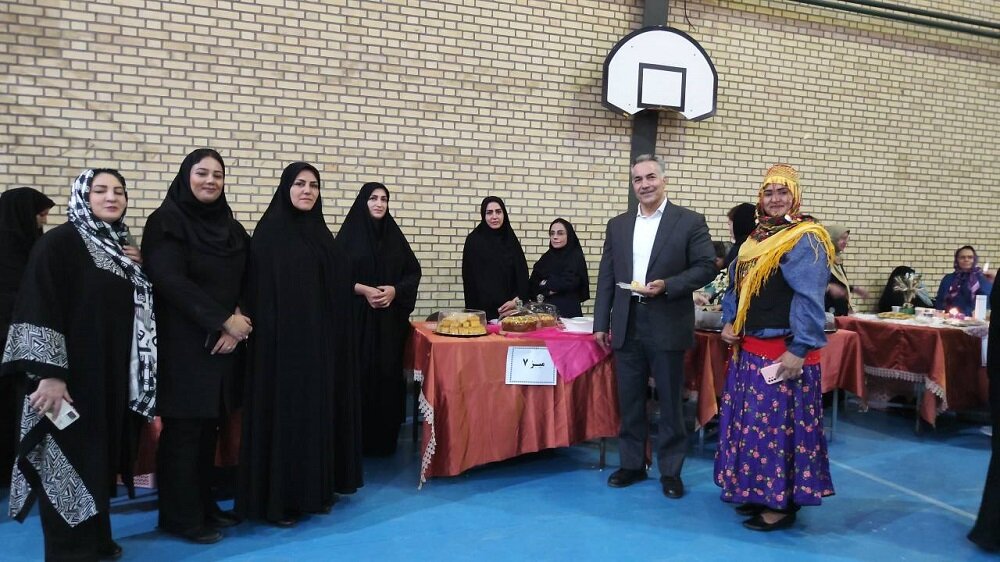 دیدار با خانواده شهدا تا نشست‌های تخصصی نقد و بررسی کتاب در هفته دفاع مقدس