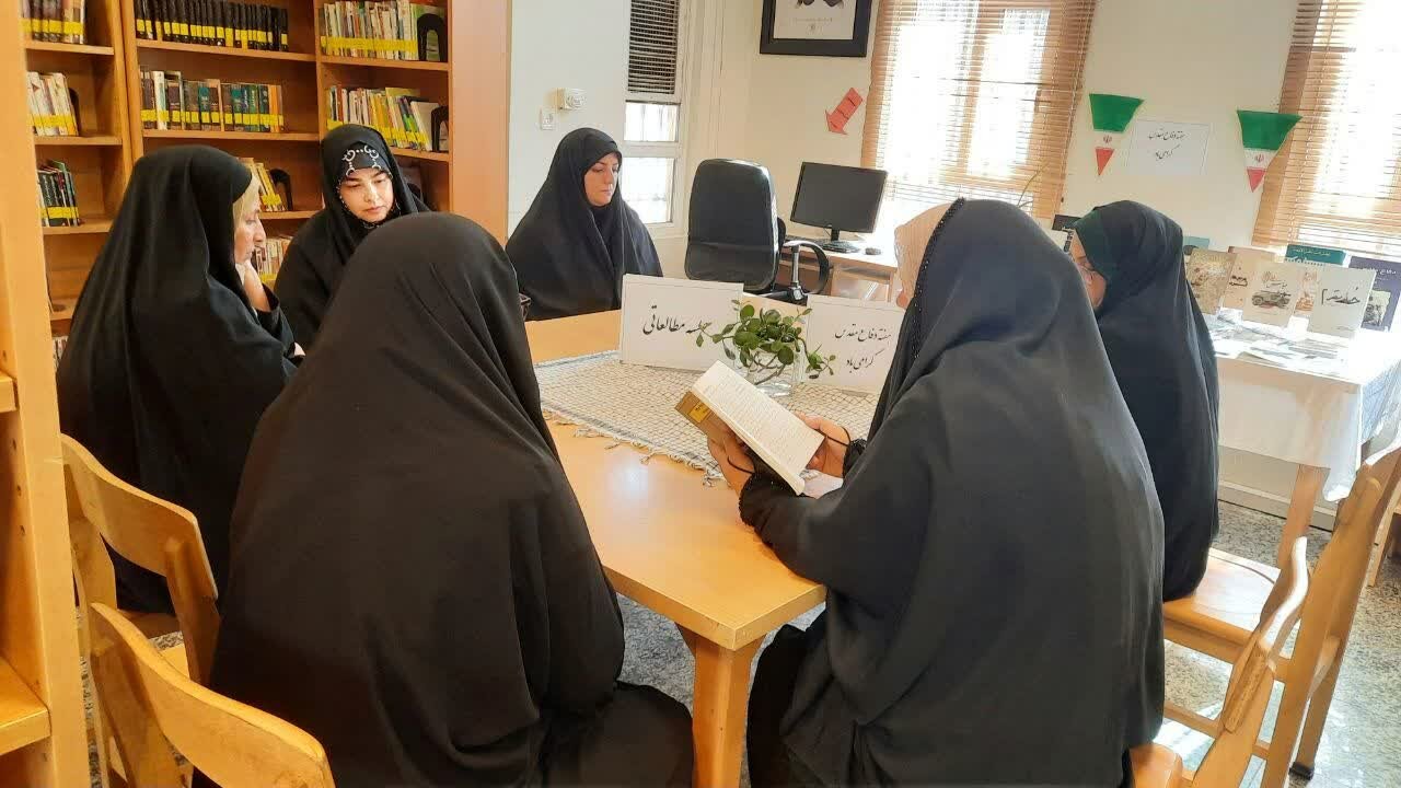 نشستهای کتابمحور با هدف گرامیداشت هفته دفاع مقدس در کتابخانههای استان تهران