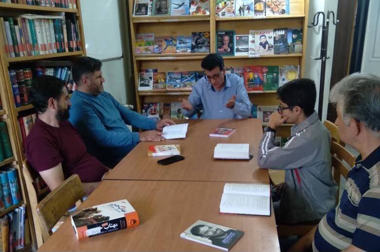 نشستهای کتابمحور با هدف گرامیداشت هفته دفاع مقدس در کتابخانههای استان تهران