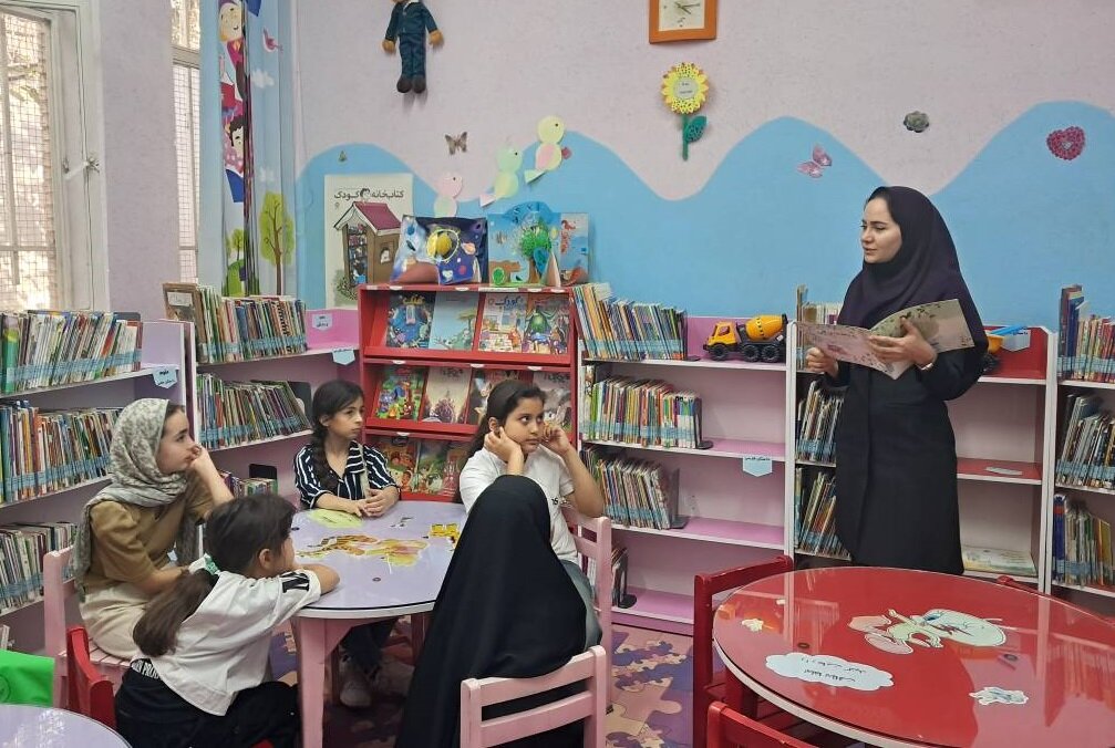 نشستهای کتابمحور با هدف گرامیداشت هفته دفاع مقدس در کتابخانههای استان تهران