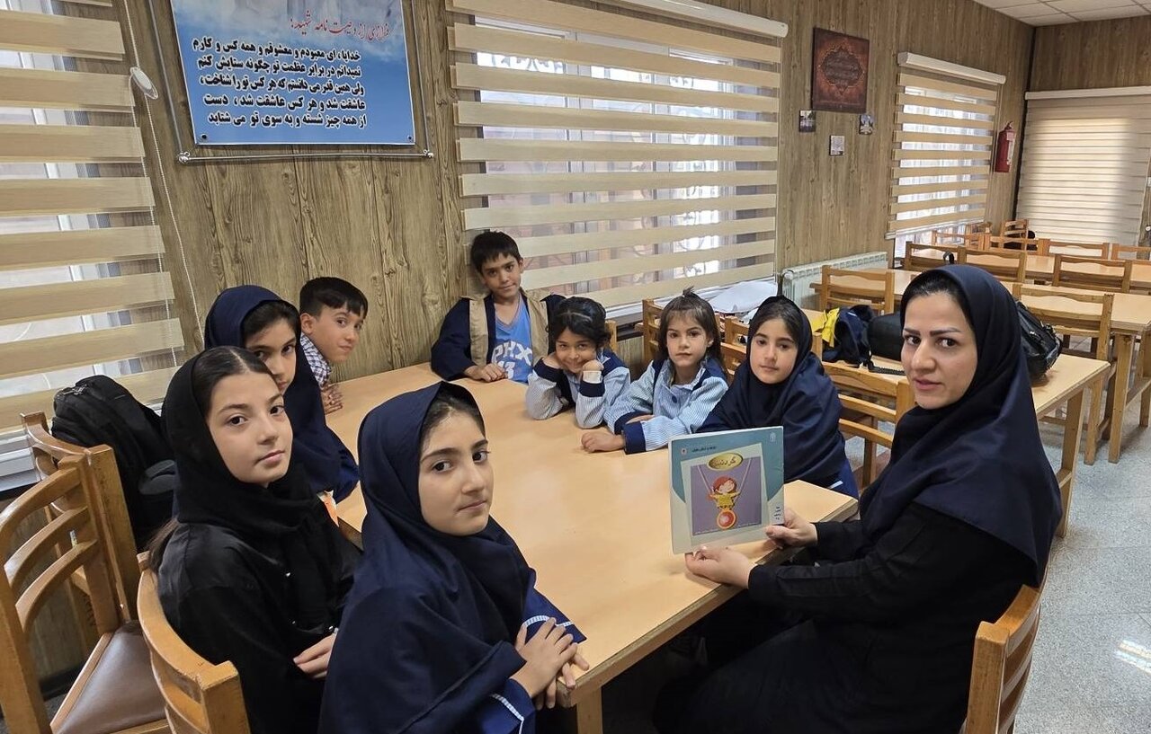 نشستهای کتابمحور با هدف گرامیداشت هفته دفاع مقدس در کتابخانههای استان تهران