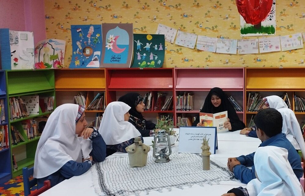 نشستهای کتابمحور با هدف گرامیداشت هفته دفاع مقدس در کتابخانههای استان تهران