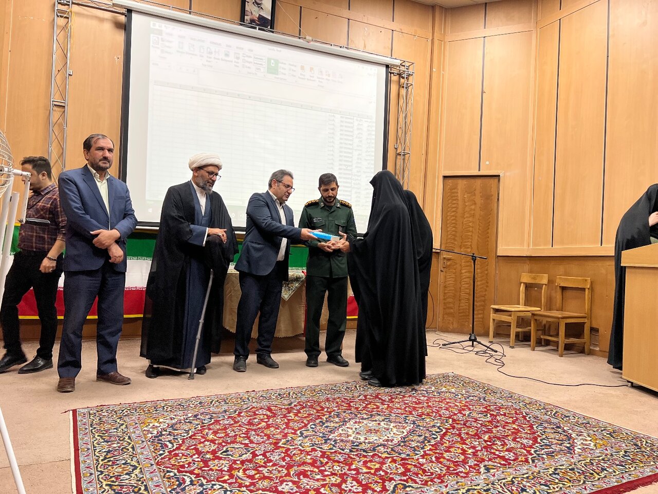 نشست‌های کتاب‌محور با هدف گرامیداشت هفته دفاع مقدس در کتابخانه‌های استان تهران
