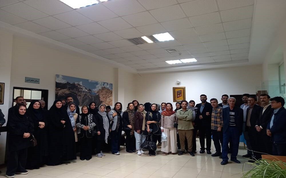 نشست «نگاهی نو به اندیشه­‌های مولانا» در کتابخانه مرکزی اردبیل برگزار شد