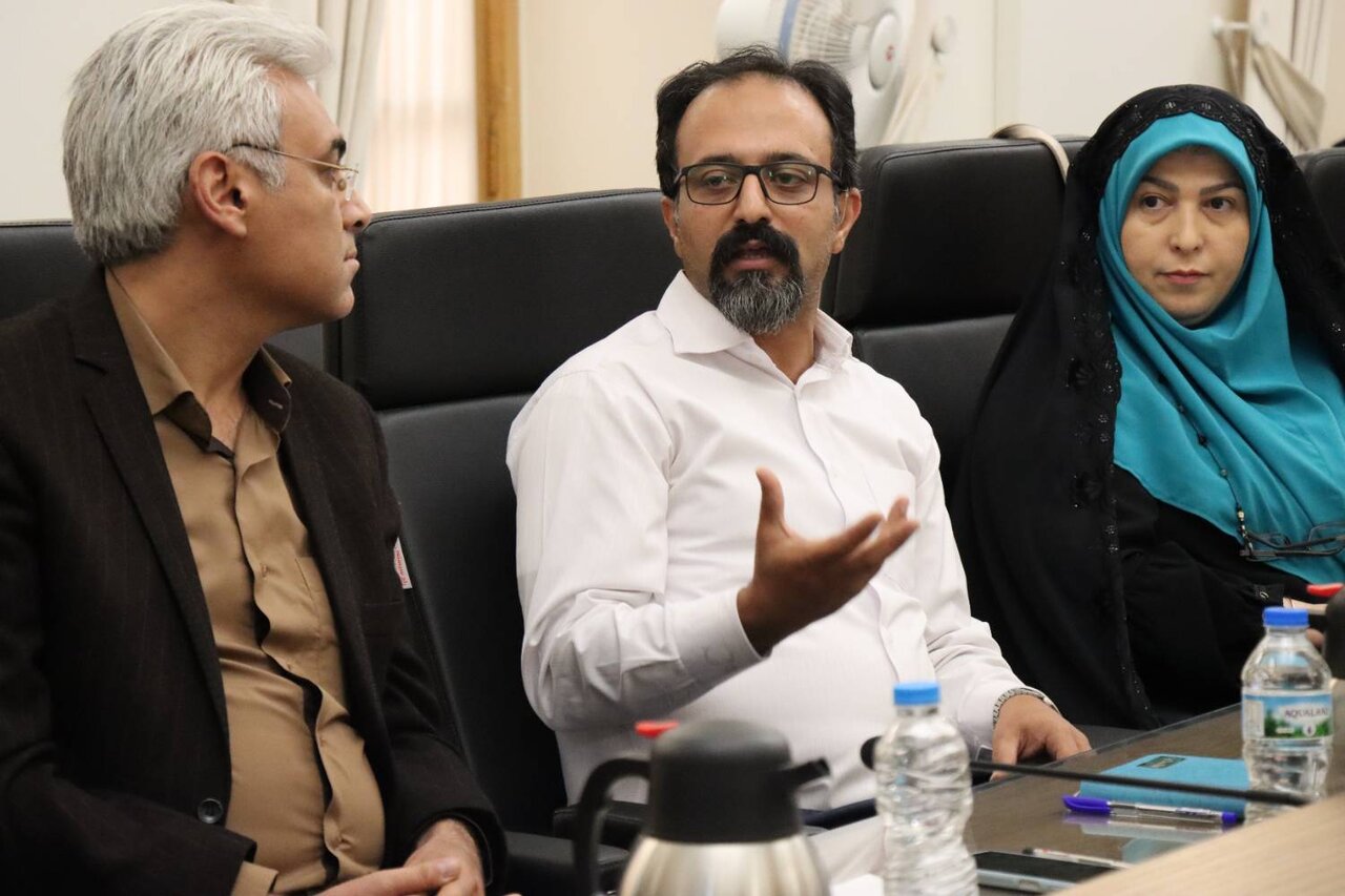 نشست کتابداران فعال در حوزه ناشنوایان با دبیرکل نهاد کتابخانههای عمومی کشور