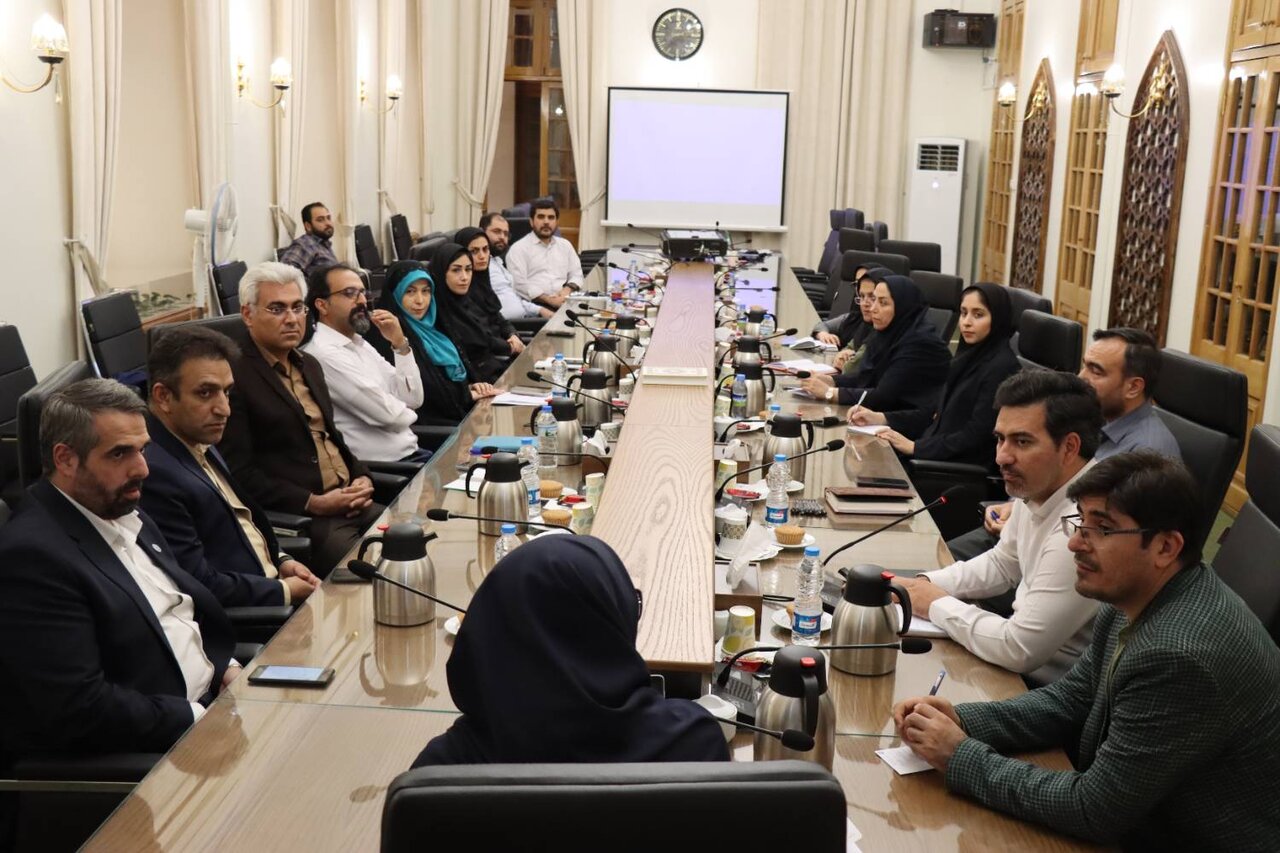 نشست کتابداران فعال در حوزه ناشنوایان با دبیرکل نهاد کتابخانههای عمومی کشور