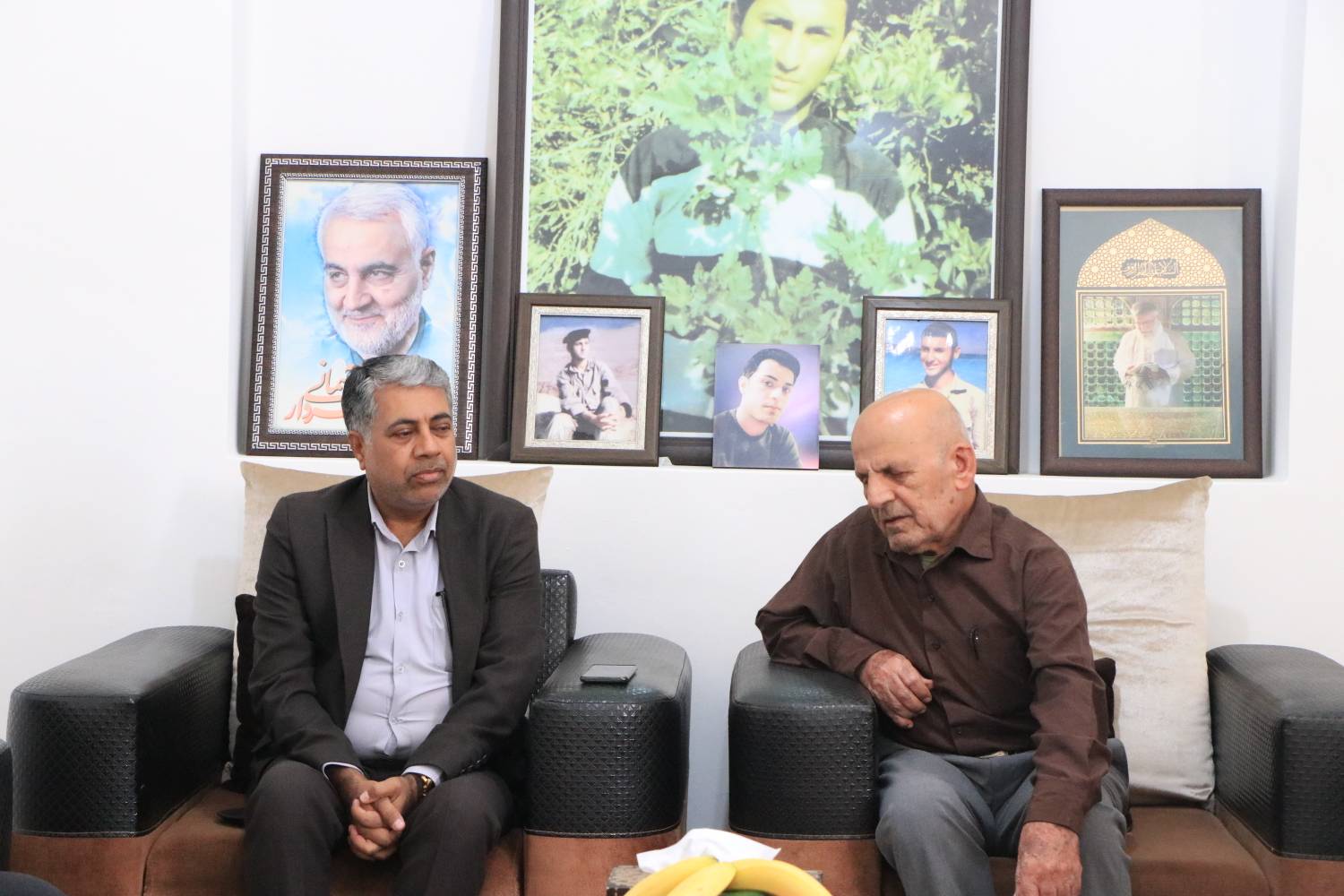 مدیرکل کتابخانه های عمومی هرمزگان با خانواده شهید طیب قاسمپور دیدار کرد