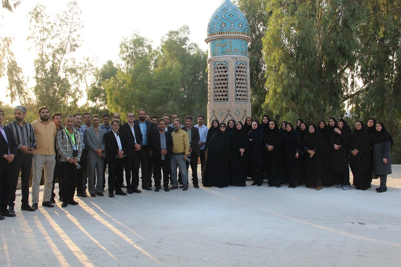 بازدید سرپرست اداره‌کل کتابخانه‌های عمومی استان اصفهان از تخت فولاد اصفهان