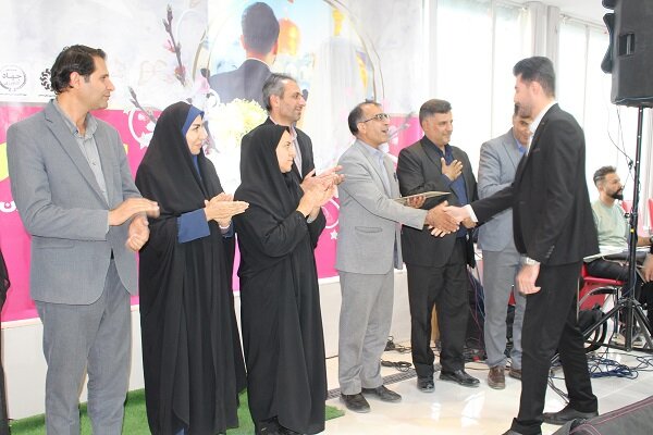 اقتدار فرهنگی، از خانواده‌های اهل کتاب آغاز می‌شود