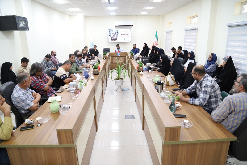 نشست نقد و بررسی کتاب «نی مه در شرجی» در بوشهر نقد و بررسی شد