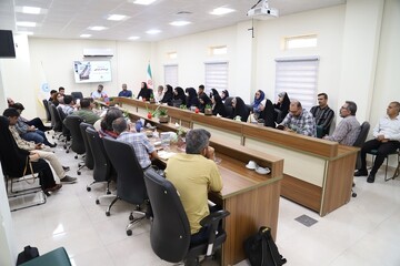 نشست نقد و بررسی کتاب «نی مه در شرجی» در بوشهر