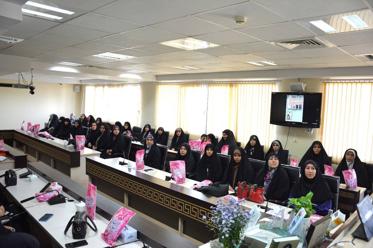 نشست کتابخوانی تبیین منظومه فکری مقام معظم رهبری برگزار شد