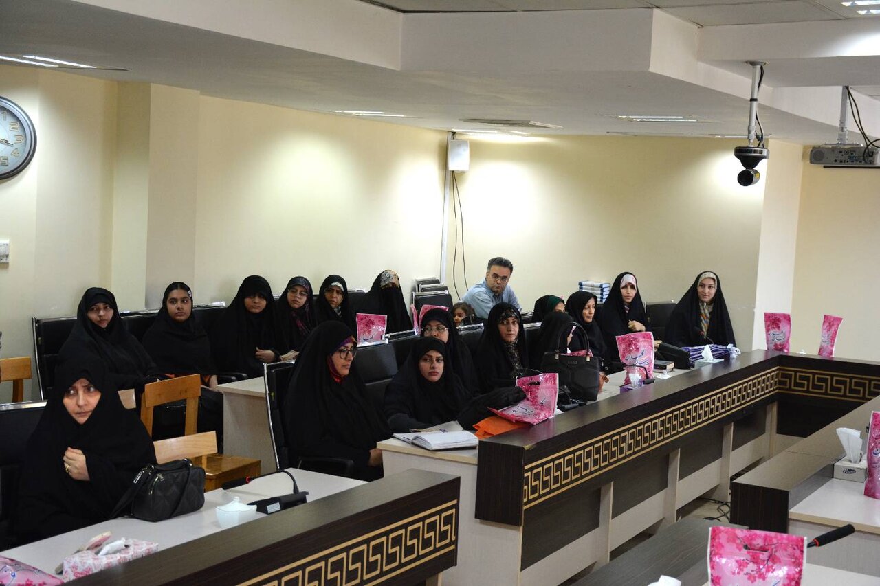 نشست کتابخوانی تبیین منظومه فکری مقام معظم رهبری برگزار شد